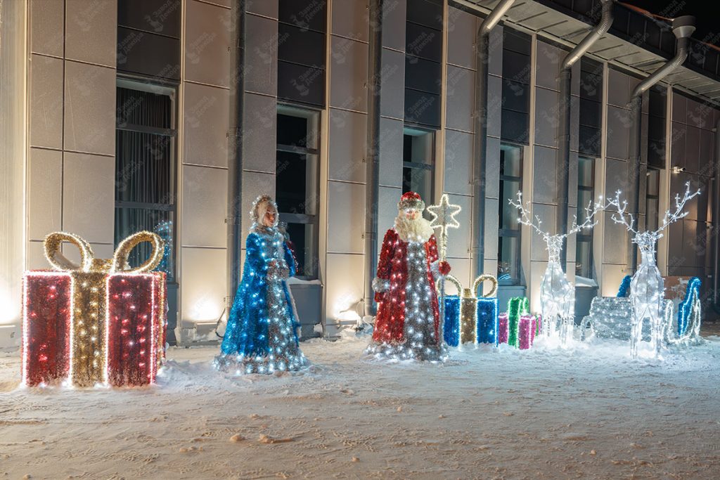 Новогодняя уличная композиция с подсветкой